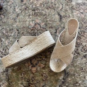 Raffia Platform
